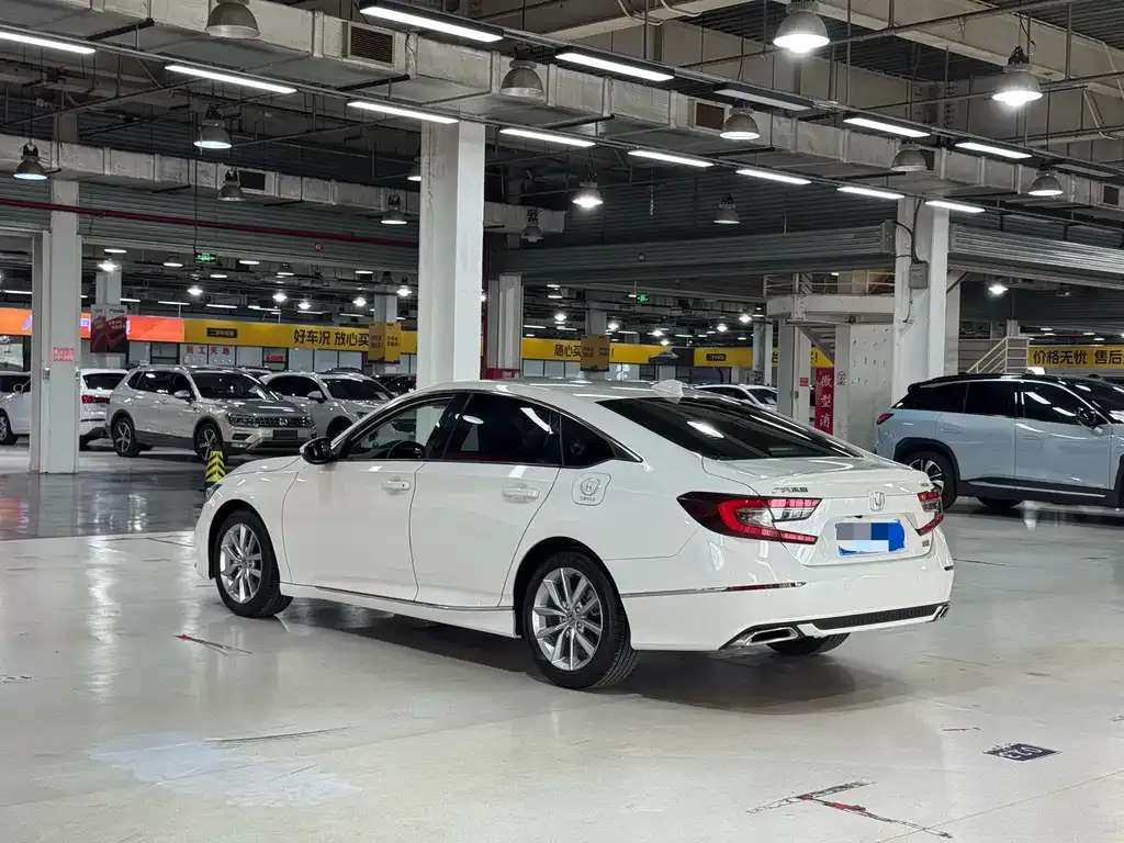 Honda Accord — фото 10