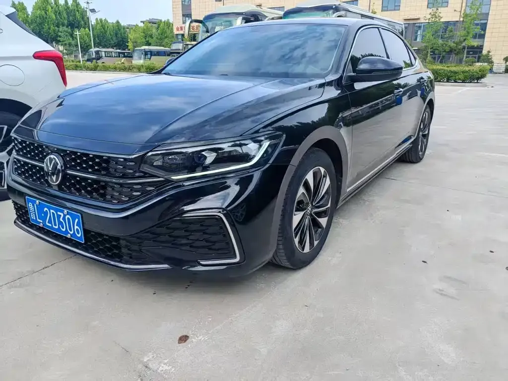 Volkswagen Passat — фото 1