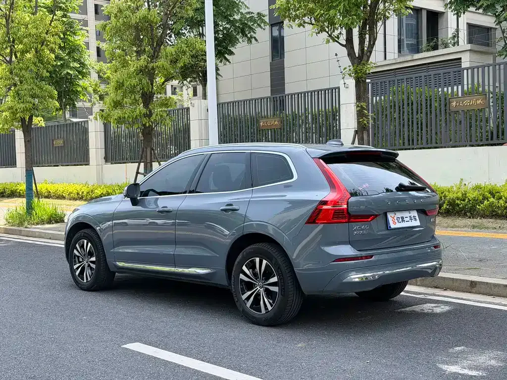Volvo XC60 — фото 7