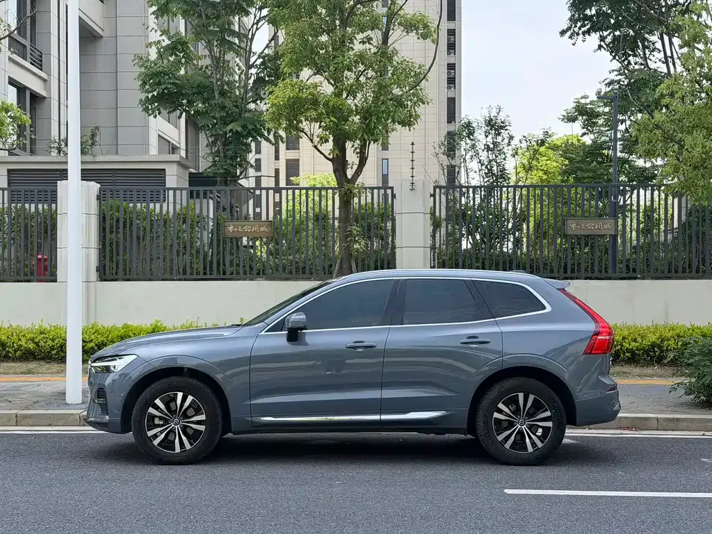Volvo XC60 — фото 8