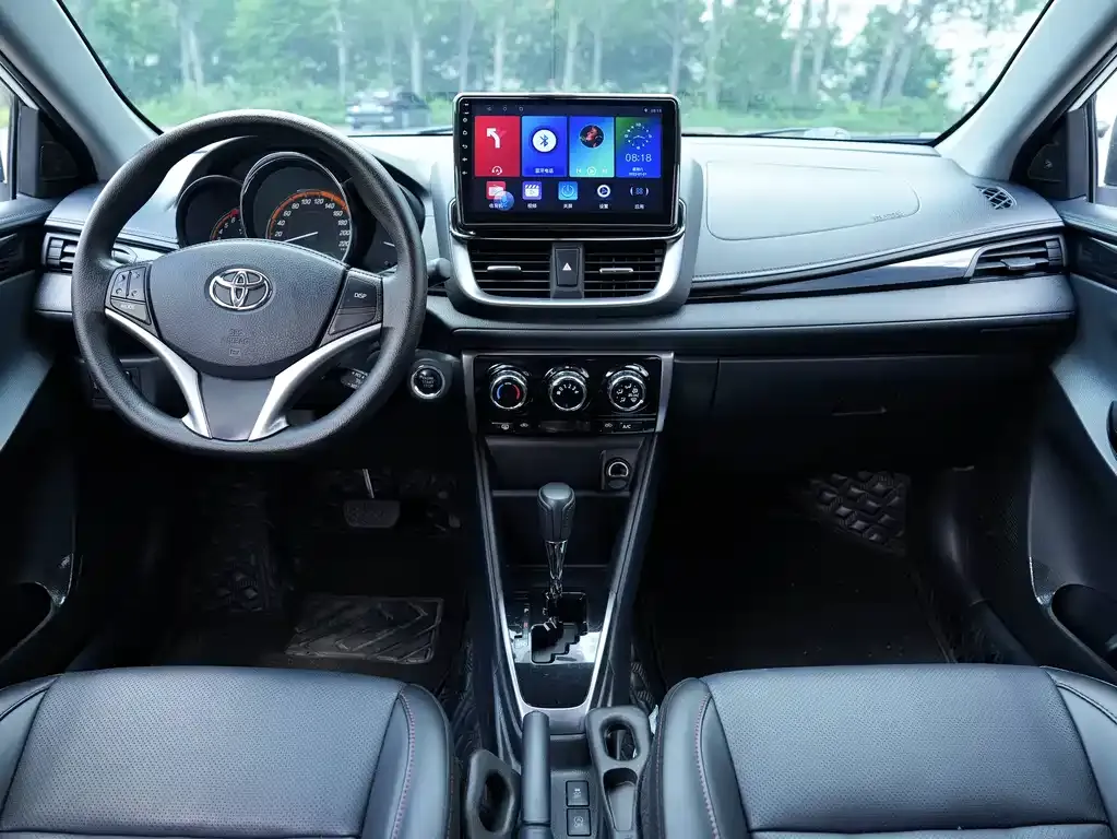 Toyota Yaris L — фото 4
