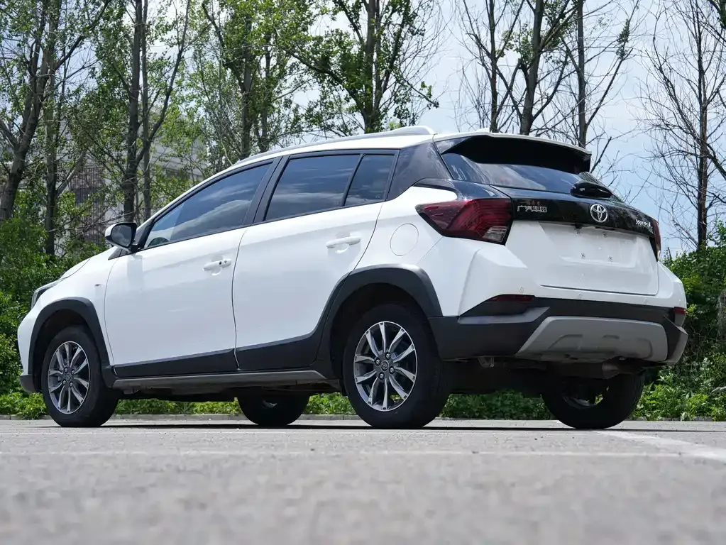 Toyota Yaris L — фото 8