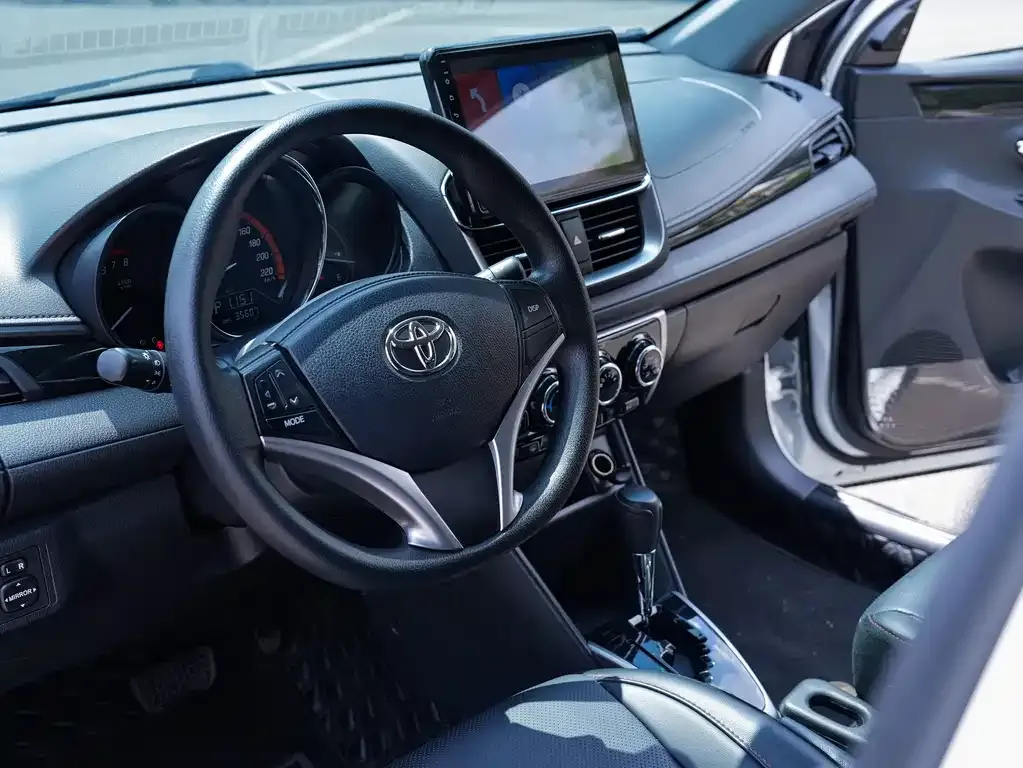 Toyota Yaris L — фото 6
