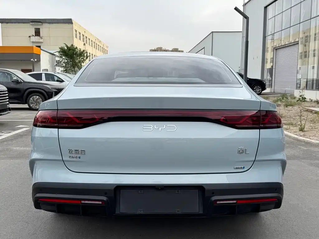 BYD Qin L — фото 10