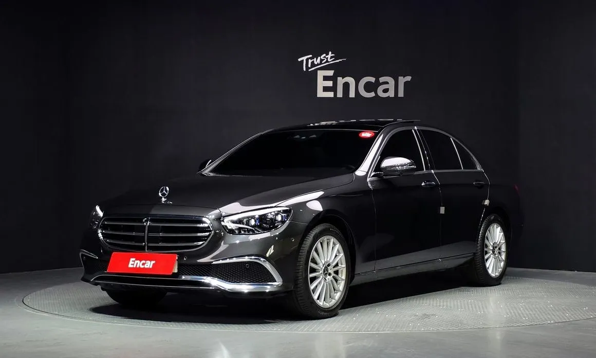 Mercedes-Benz E-Class — фото 1