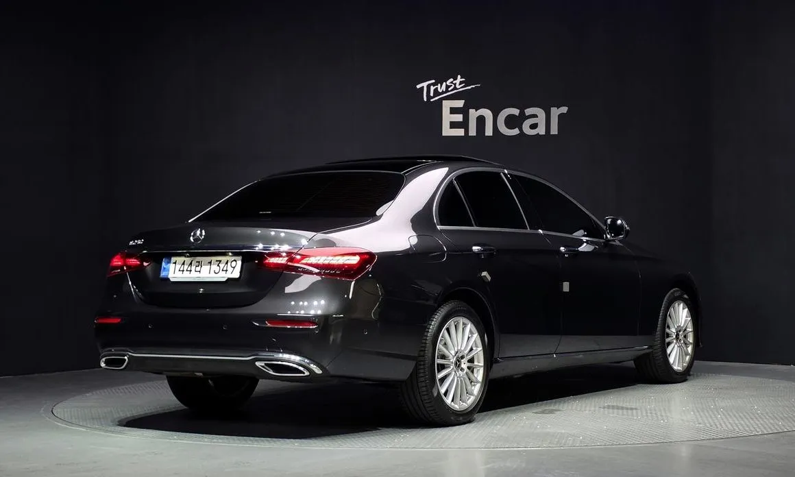 Mercedes-Benz E-Class — фото 3