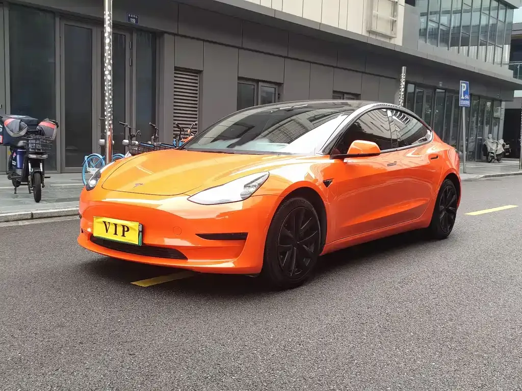 Tesla Model 3 — фото 1