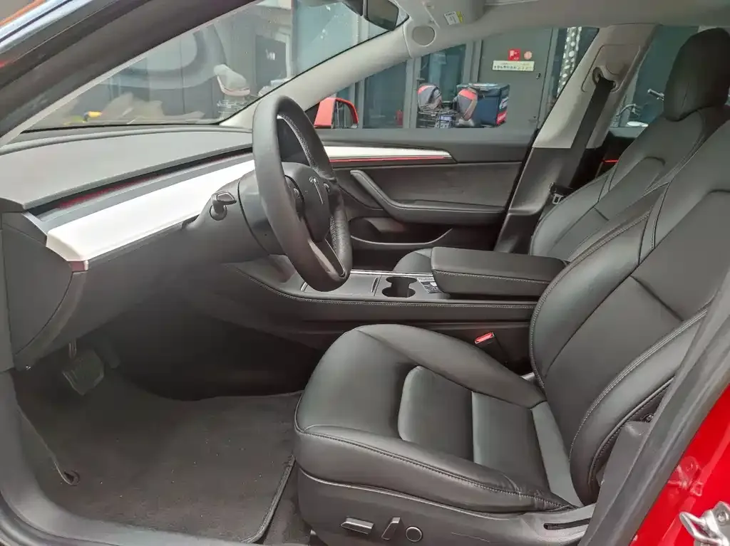 Tesla Model 3 — фото 3