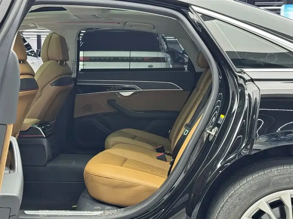 Audi A8 2021 из CN, фото 5
