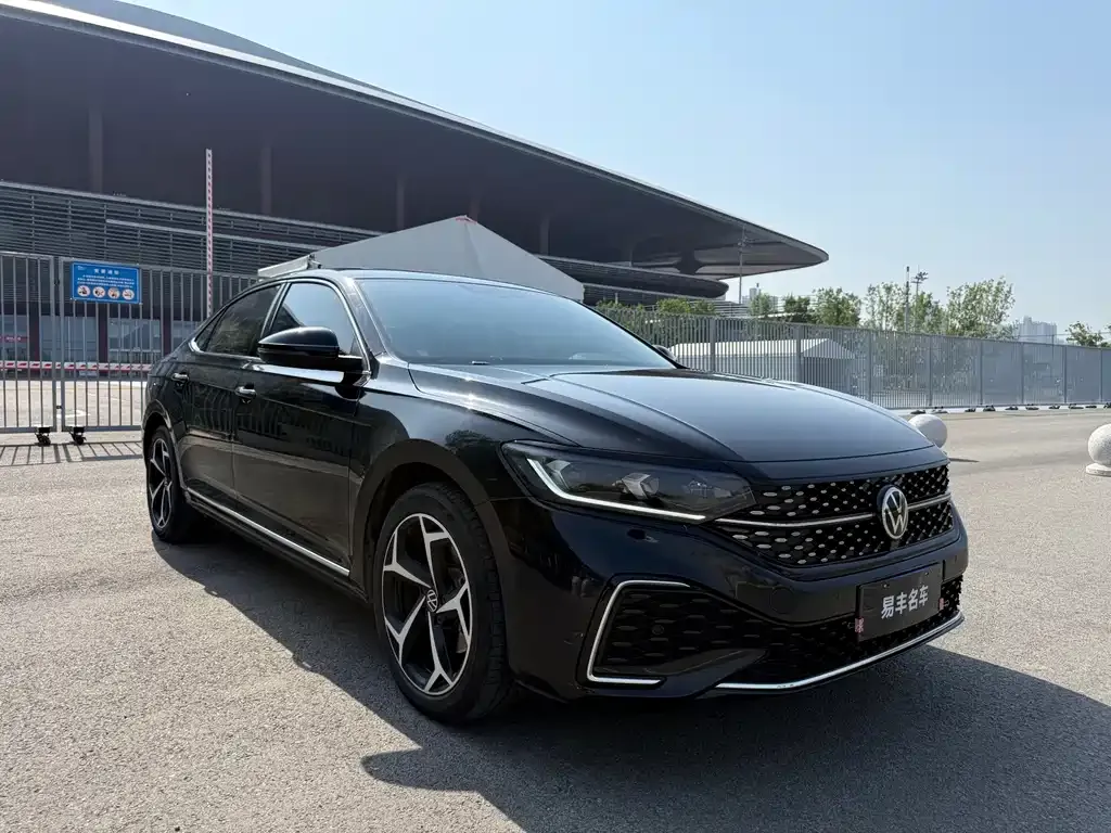 Volkswagen Passat — фото 1
