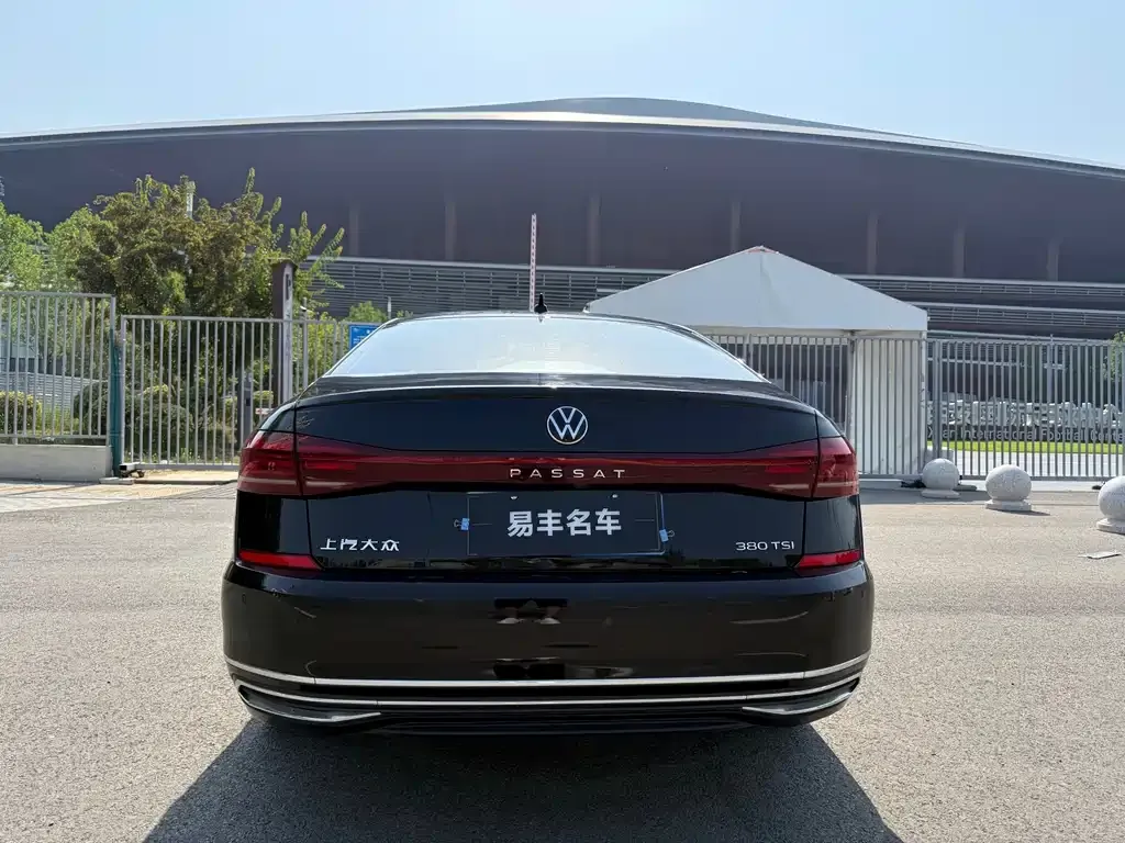 Volkswagen Passat — фото 7