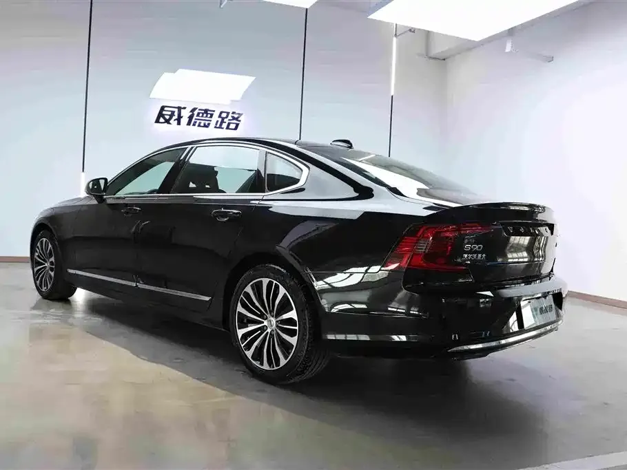 Volvo S90 — фото 4