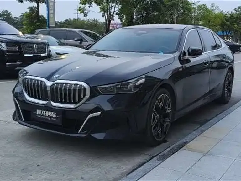 BMW 5 Series — фото 1