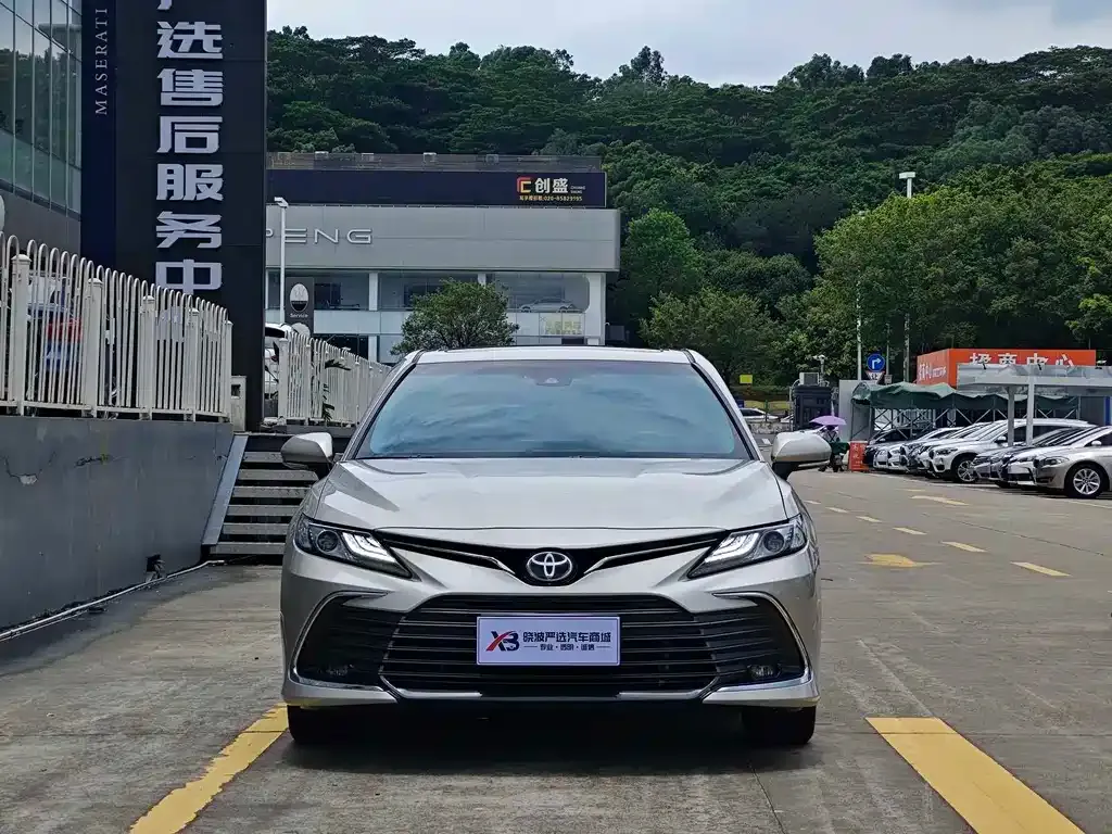 Toyota Camry — фото 5