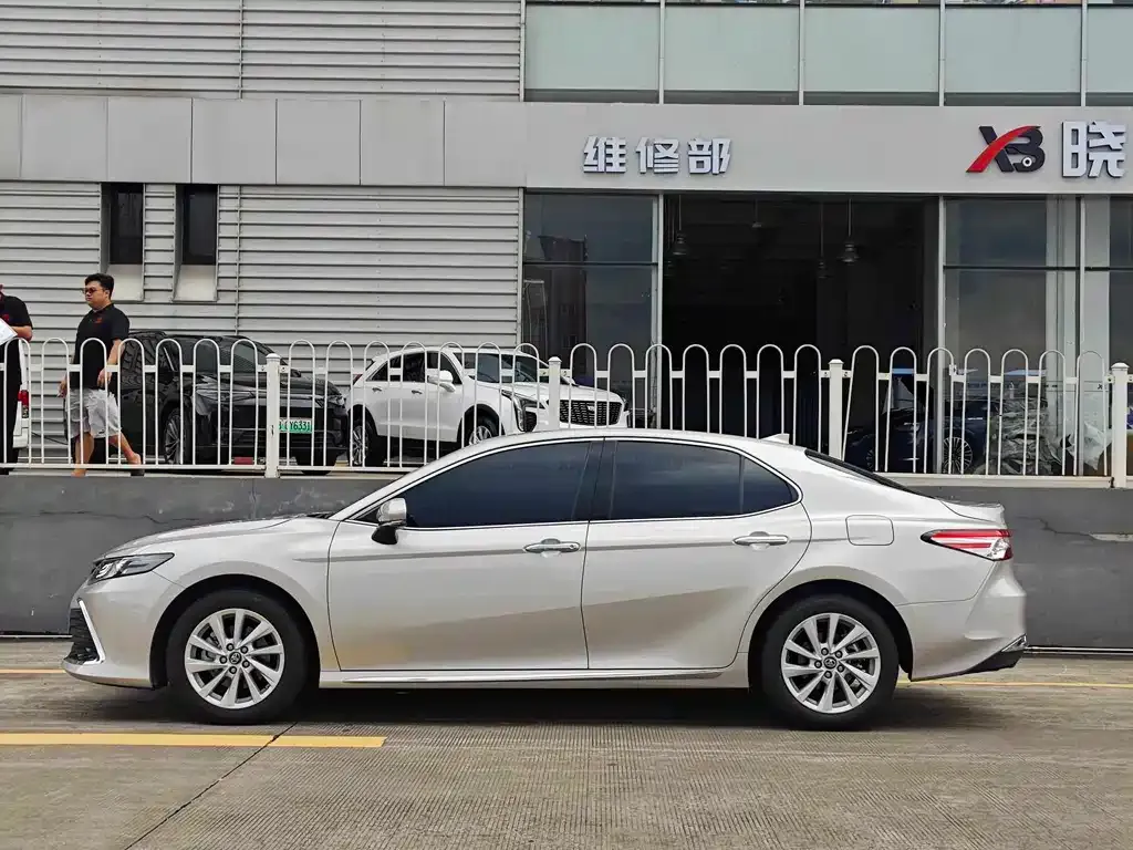 Toyota Camry — фото 7