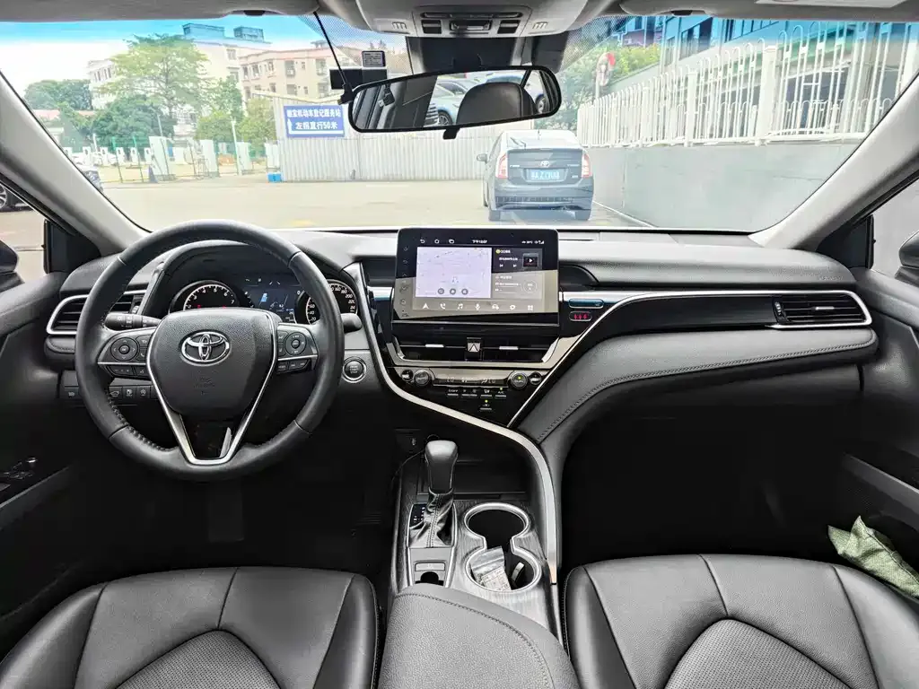 Toyota Camry — фото 2