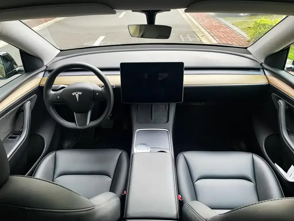 Tesla Model Y — фото 2