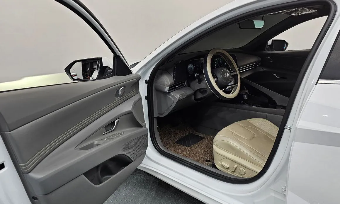 Hyundai AVANTE — фото 4