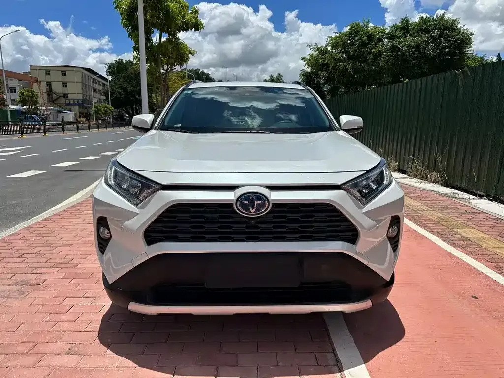 Toyota RAV4 — фото 7