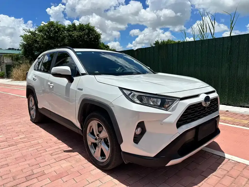Toyota RAV4 — фото 8