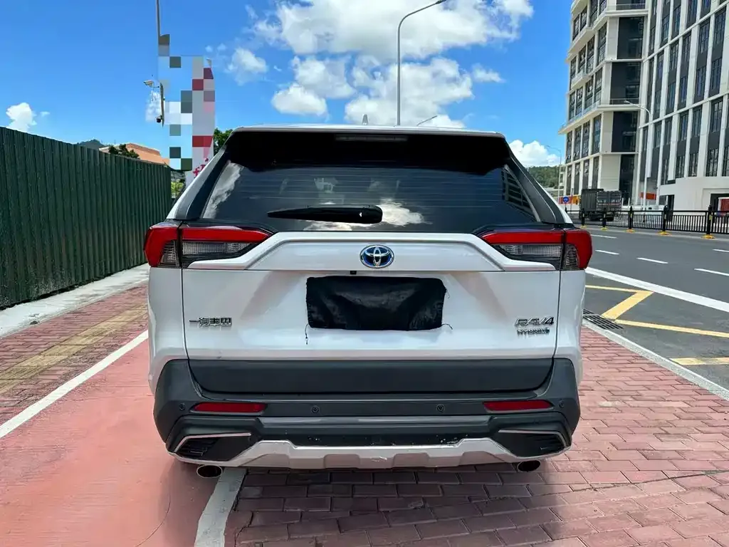 Toyota RAV4 — фото 9