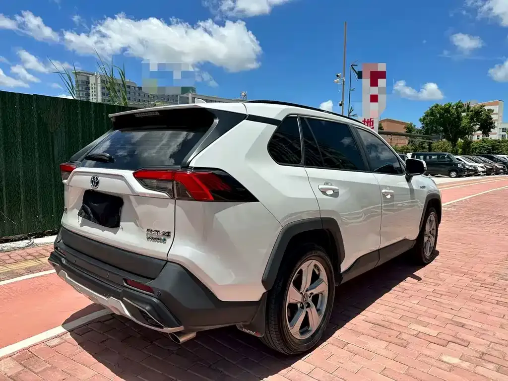 Toyota RAV4 — фото 2