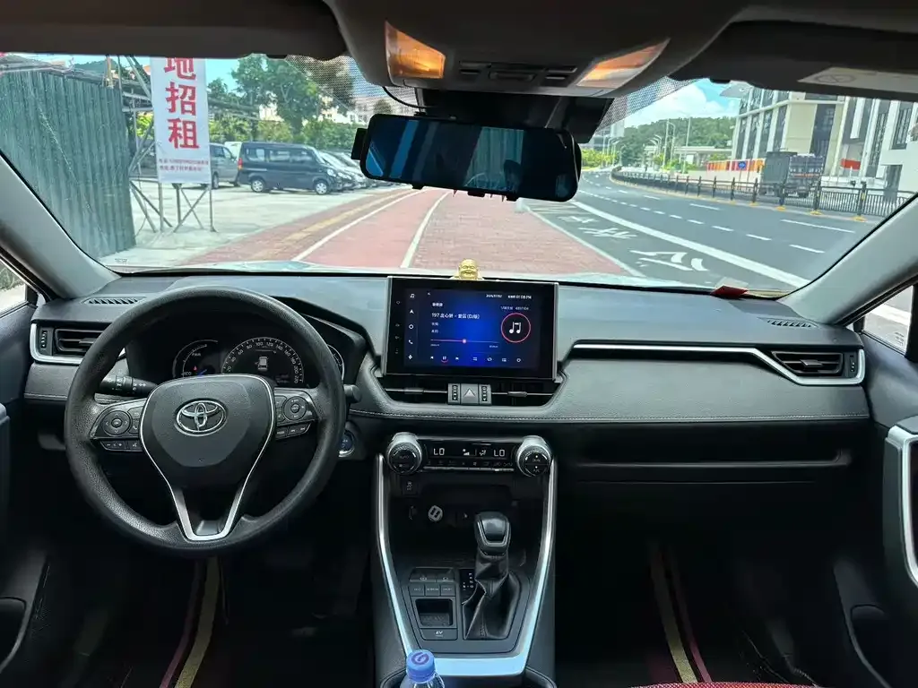 Toyota RAV4 — фото 6