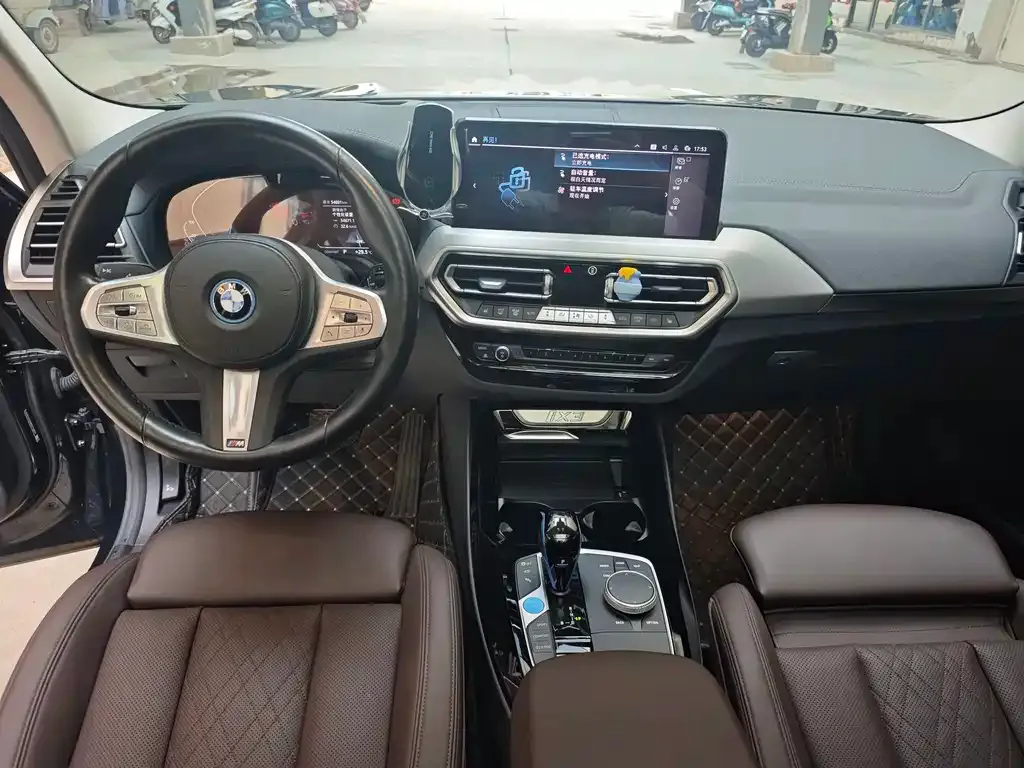 BMW iX3 — фото 10