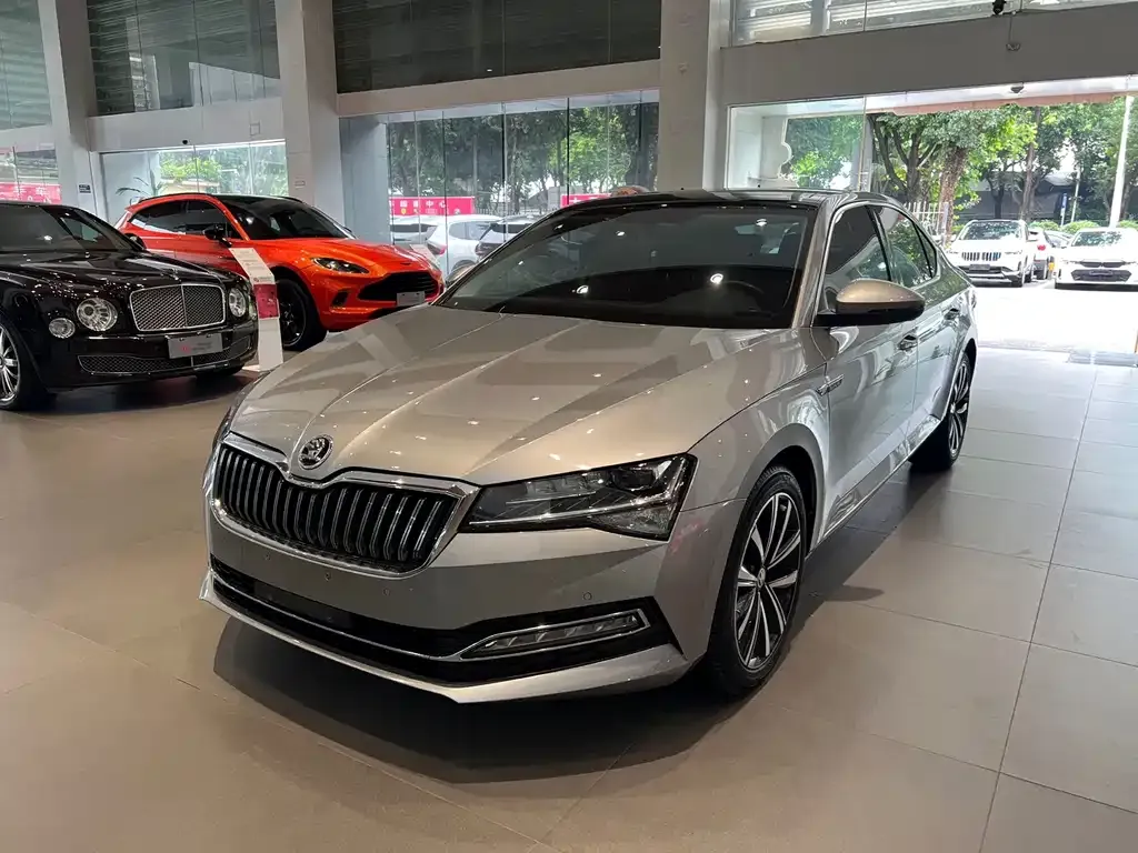 Skoda Superb — фото 1