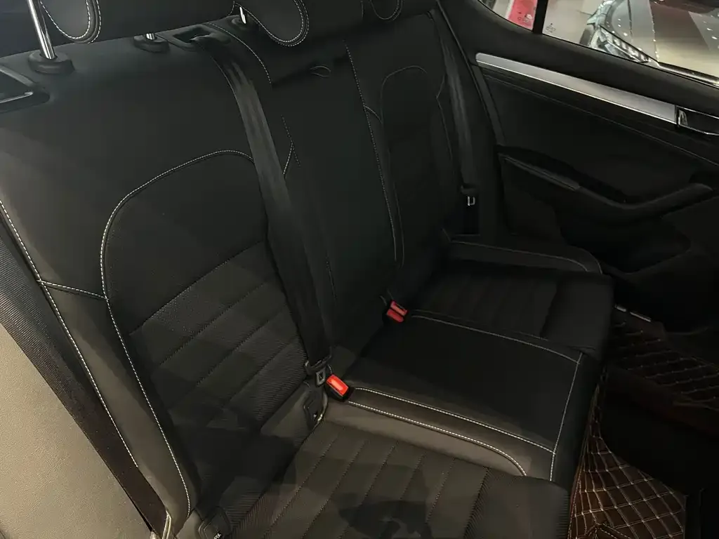 Skoda Superb — фото 2