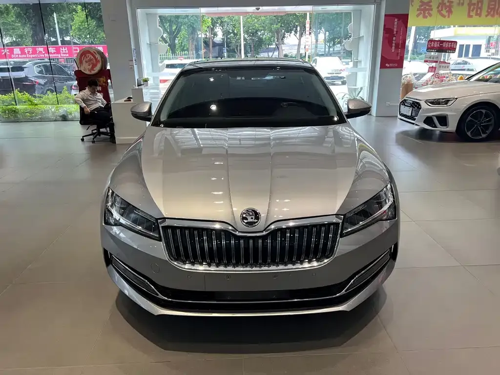 Skoda Superb — фото 3