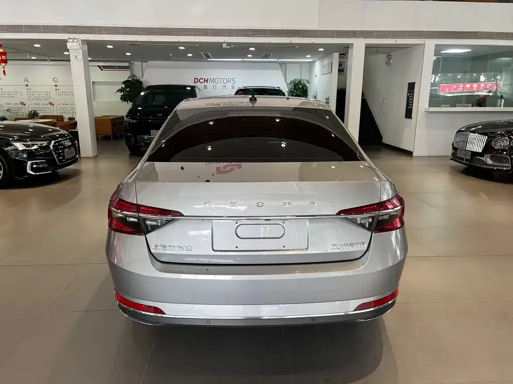 Skoda Superb — фото 7