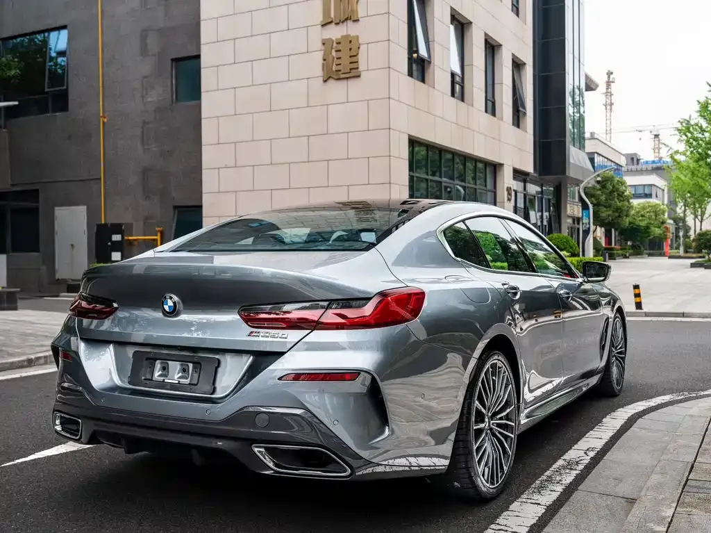 BMW 8 Series — фото 3