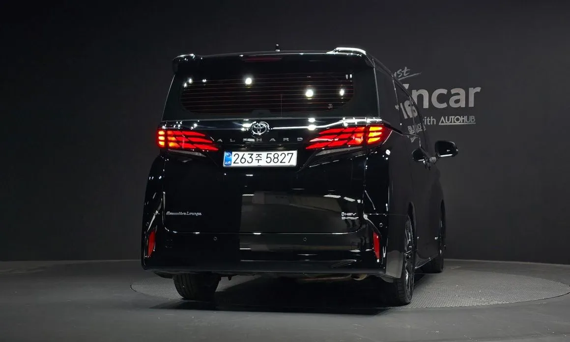 Toyota Alphard — фото 2