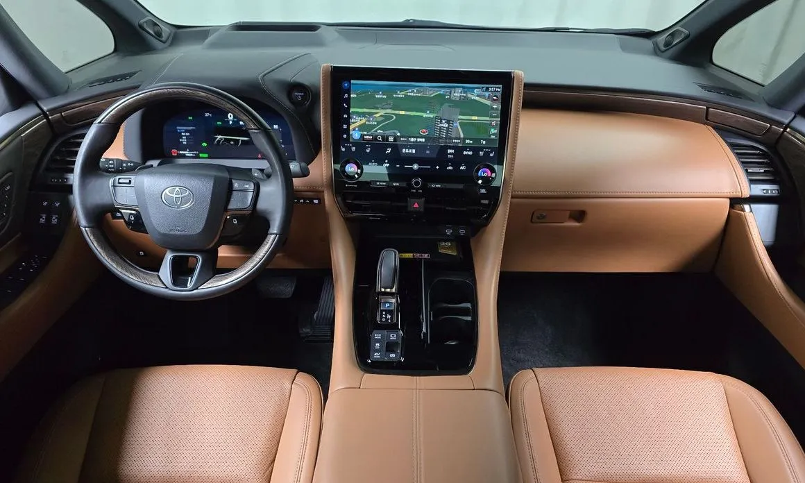 Toyota Alphard — фото 8