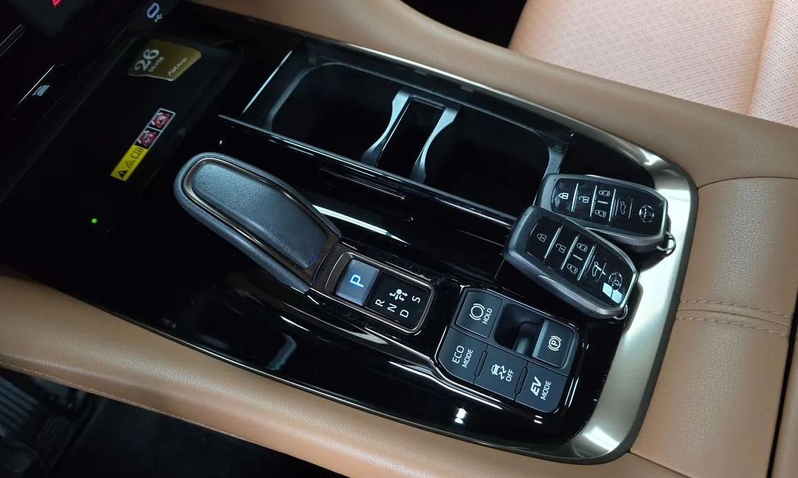 Toyota Alphard — фото 3