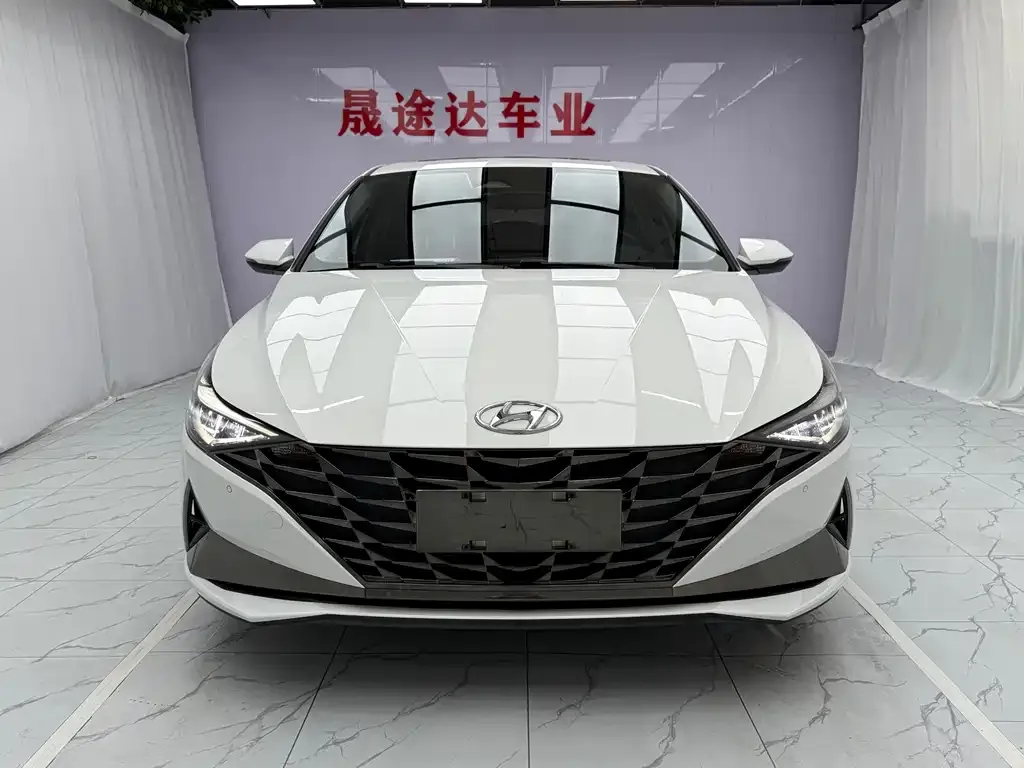 Hyundai Elantra — фото 4