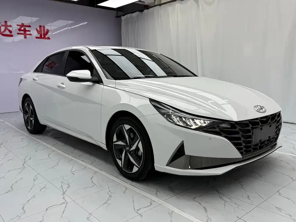 Hyundai Elantra — фото 3