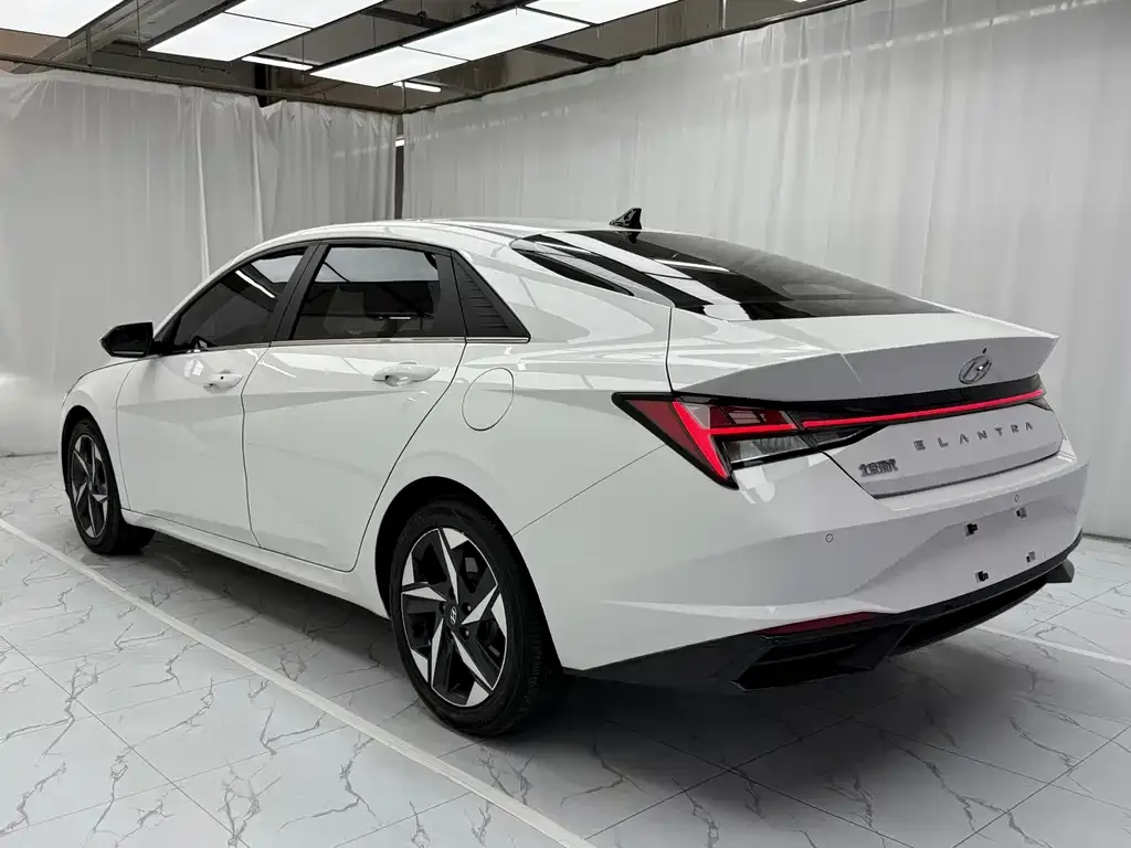 Hyundai Elantra — фото 5