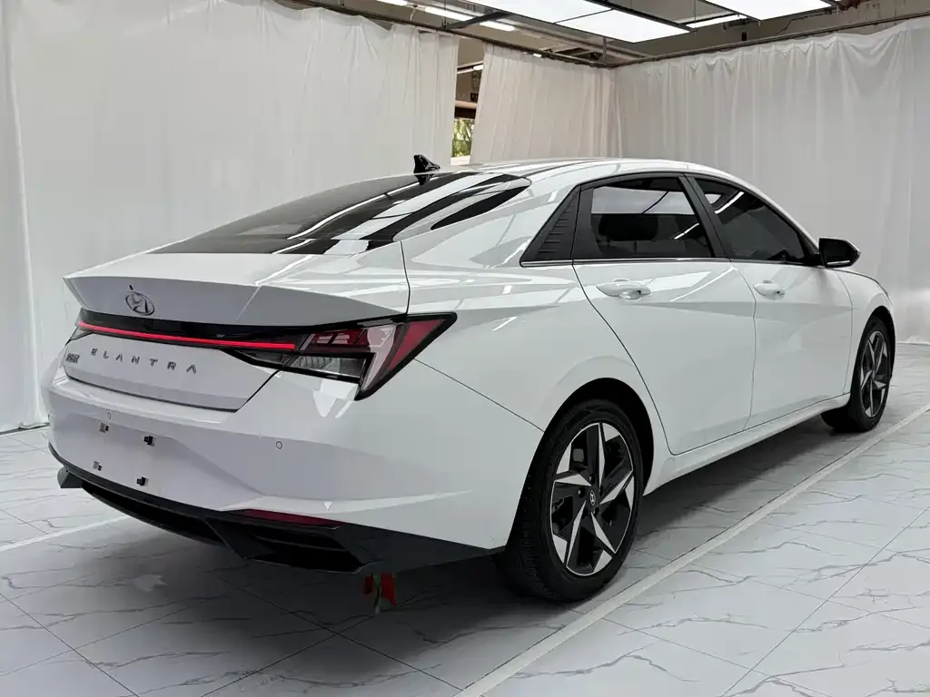Hyundai Elantra — фото 10