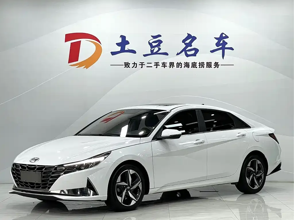 Hyundai Elantra — фото 1