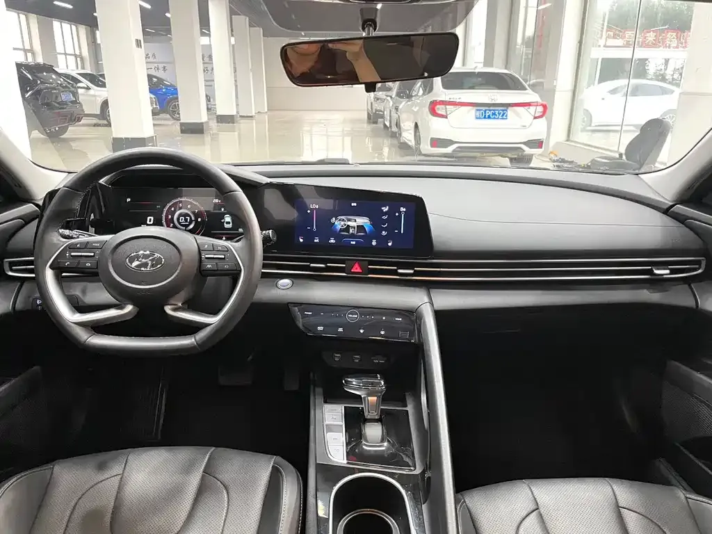Hyundai Elantra — фото 5