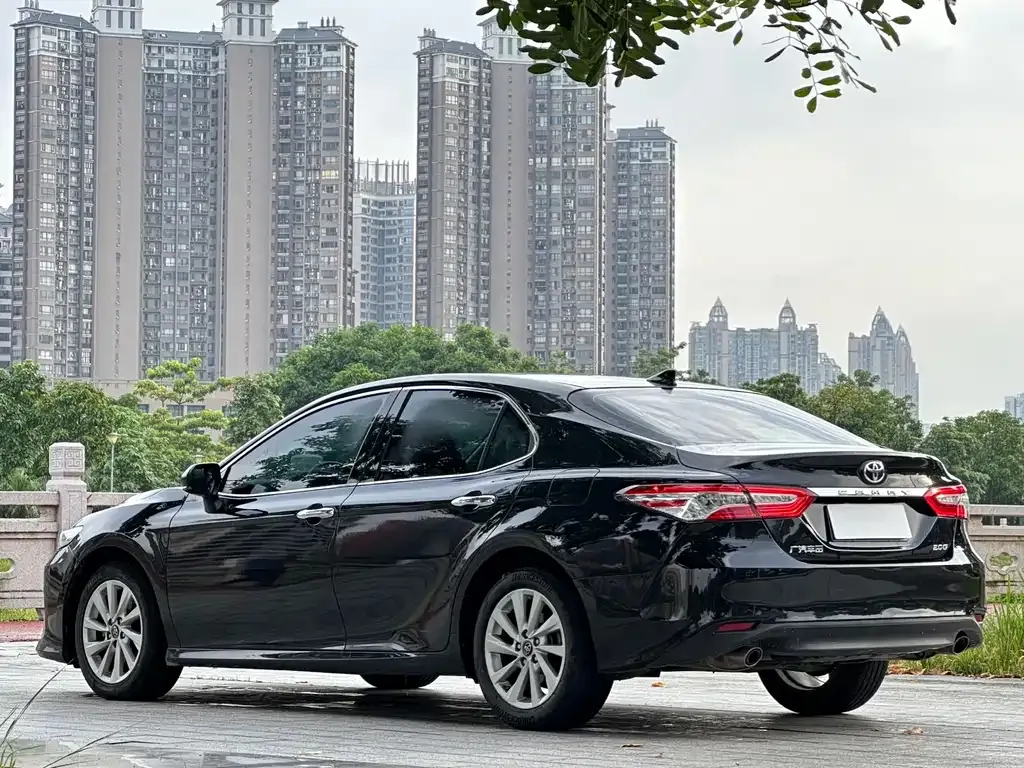 Toyota Camry — фото 4