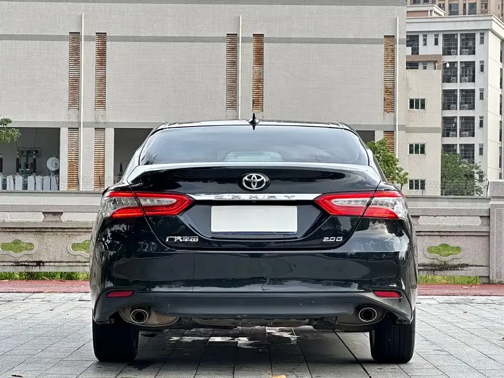 Toyota Camry — фото 9