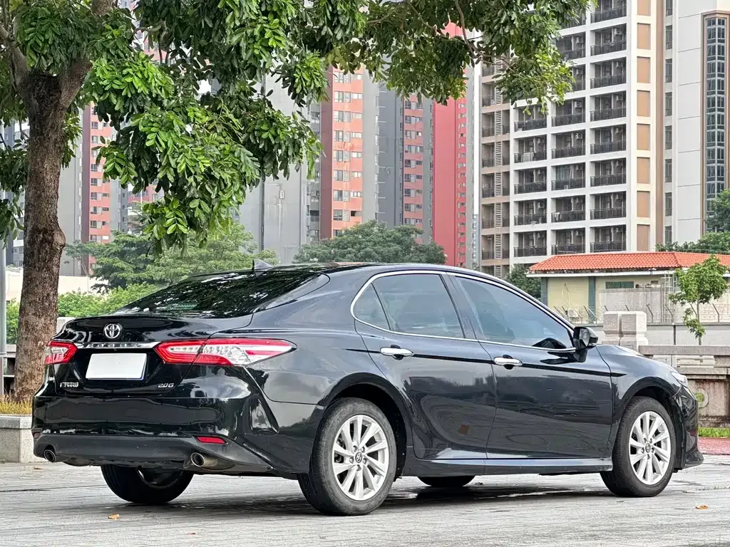 Toyota Camry — фото 10