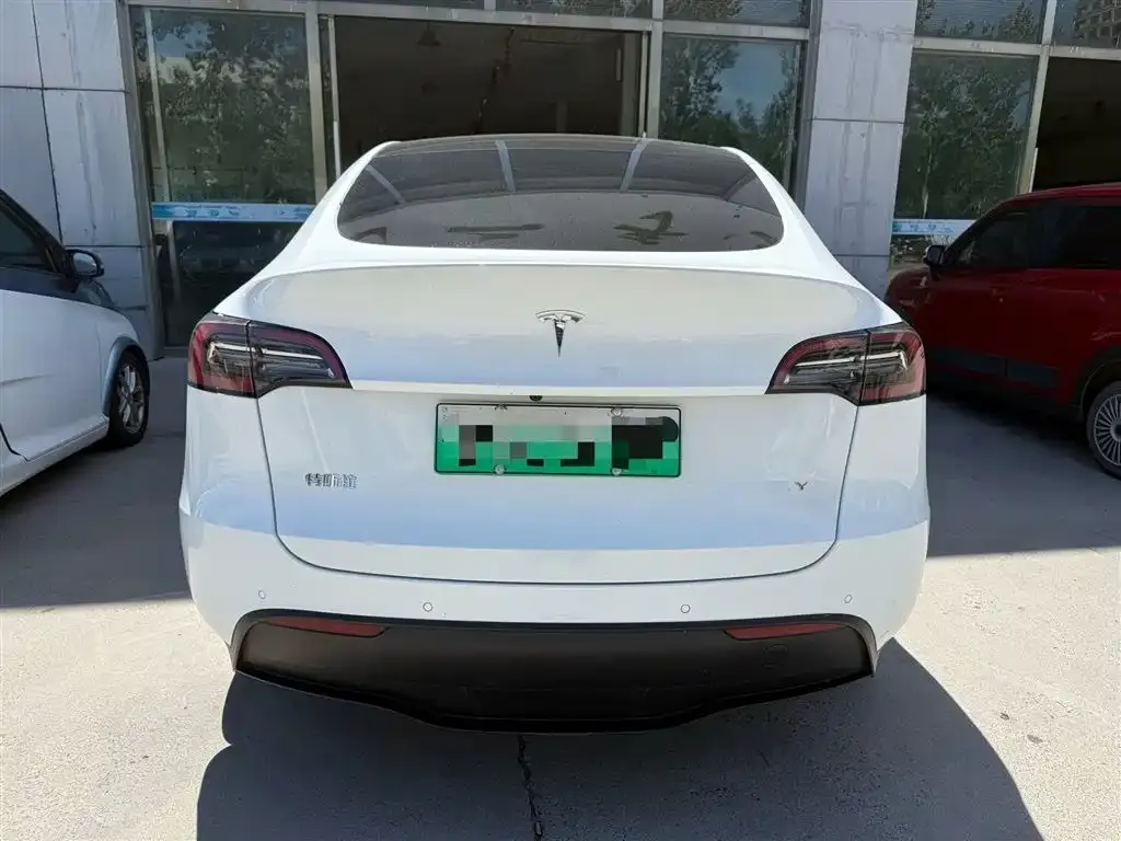 Tesla Model Y — фото 4