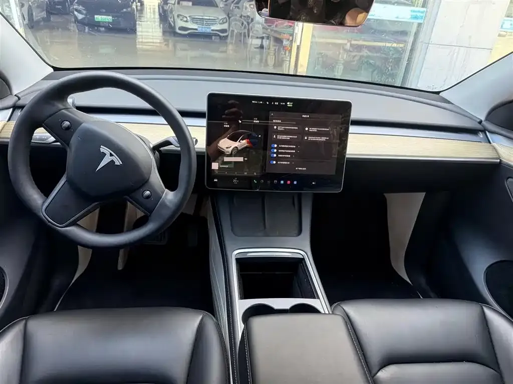 Tesla Model Y — фото 7