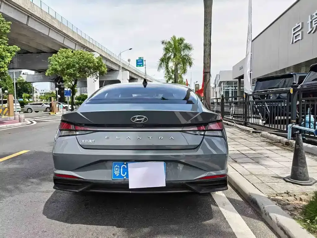 Hyundai Elantra — фото 7
