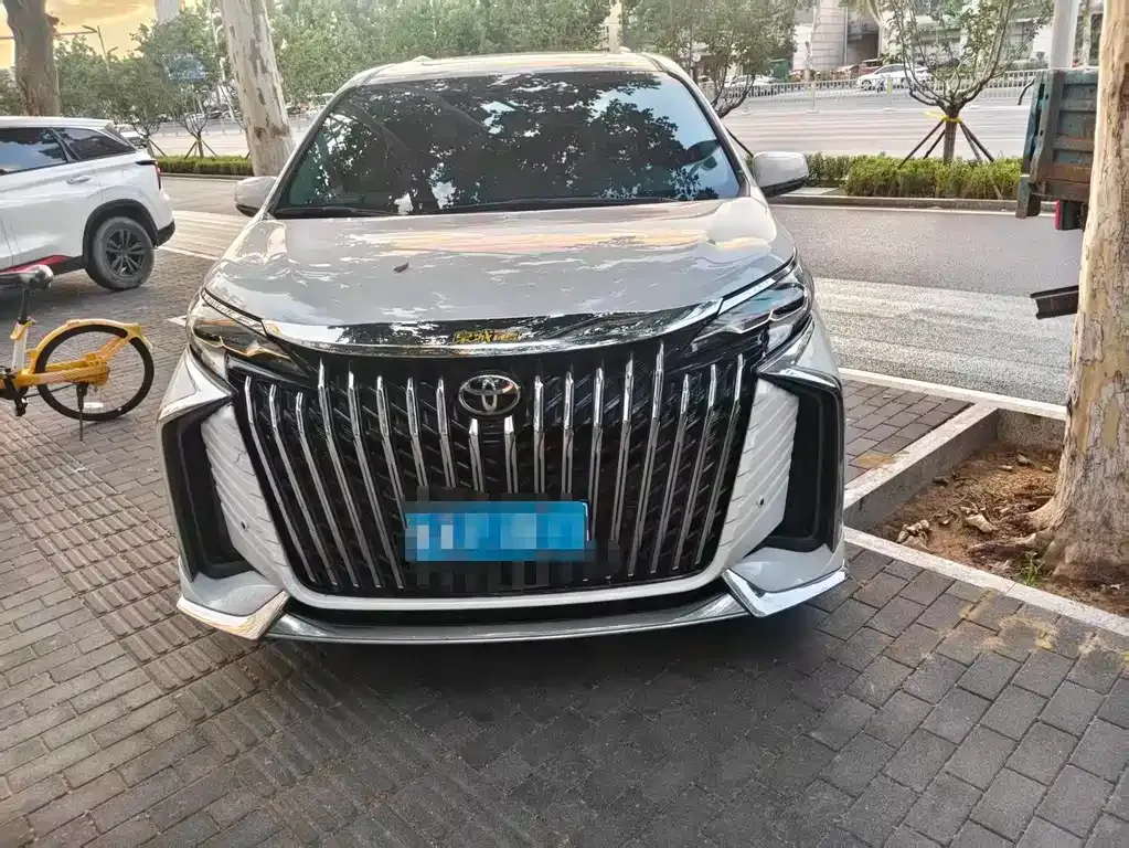 Toyota Granvia — фото 4