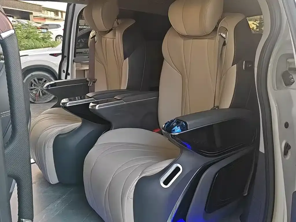 Toyota Granvia — фото 6
